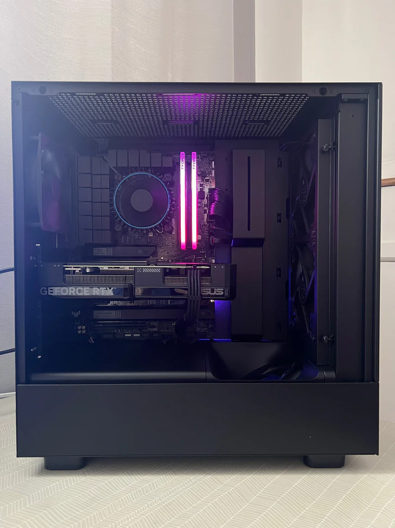 Level2_Image1_0d05847b-606f-44de-9319-1122de09ccd1.webp Gaming Zone Level 2 - Gaming Computer (Intel® Core™ i5-14600K Processor, NVIDIA GeForce RTX™ 5070) - Image 1